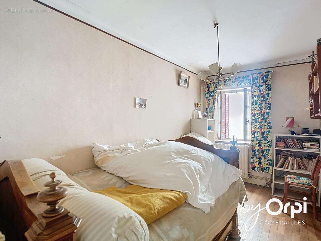 Maison à DURDAT-LAREQUILLE