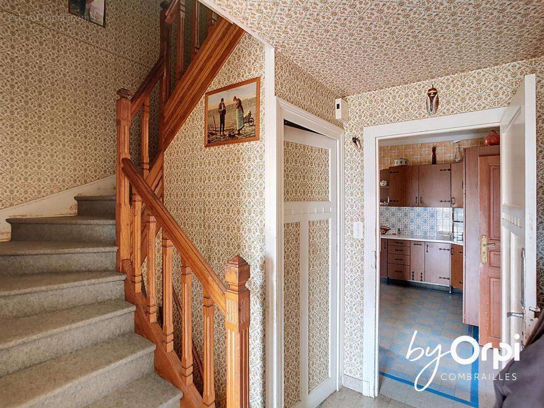 Maison à DURDAT-LAREQUILLE