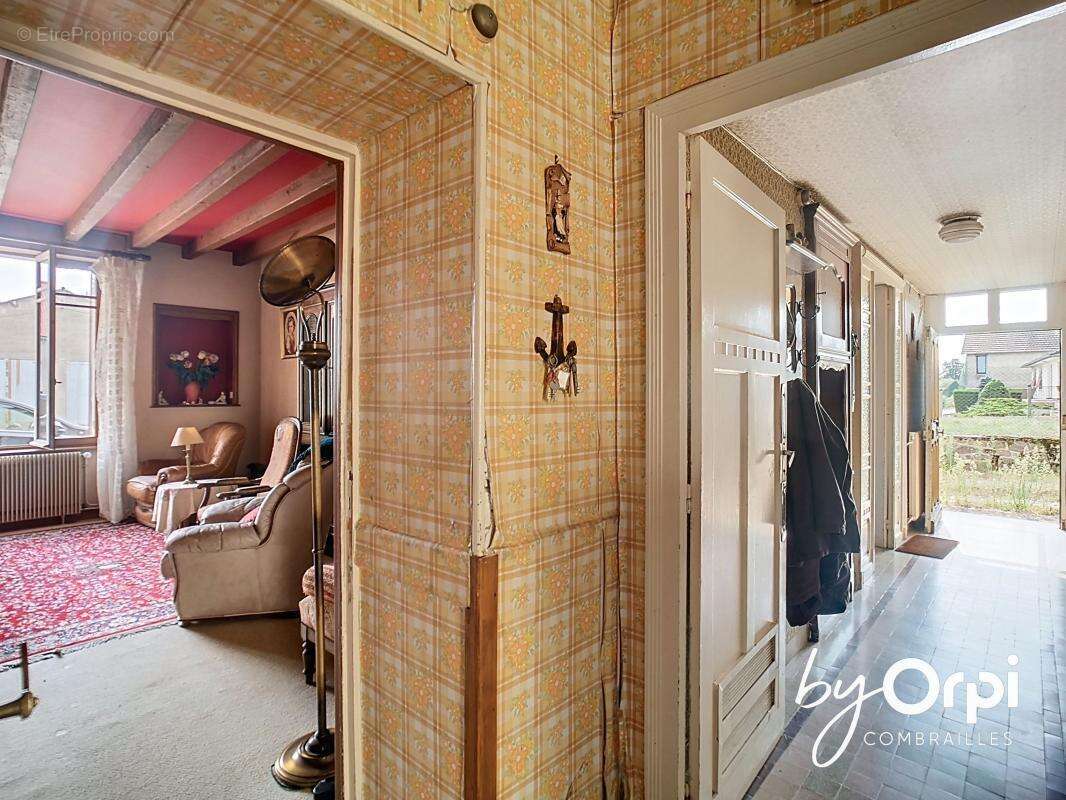 Maison à DURDAT-LAREQUILLE