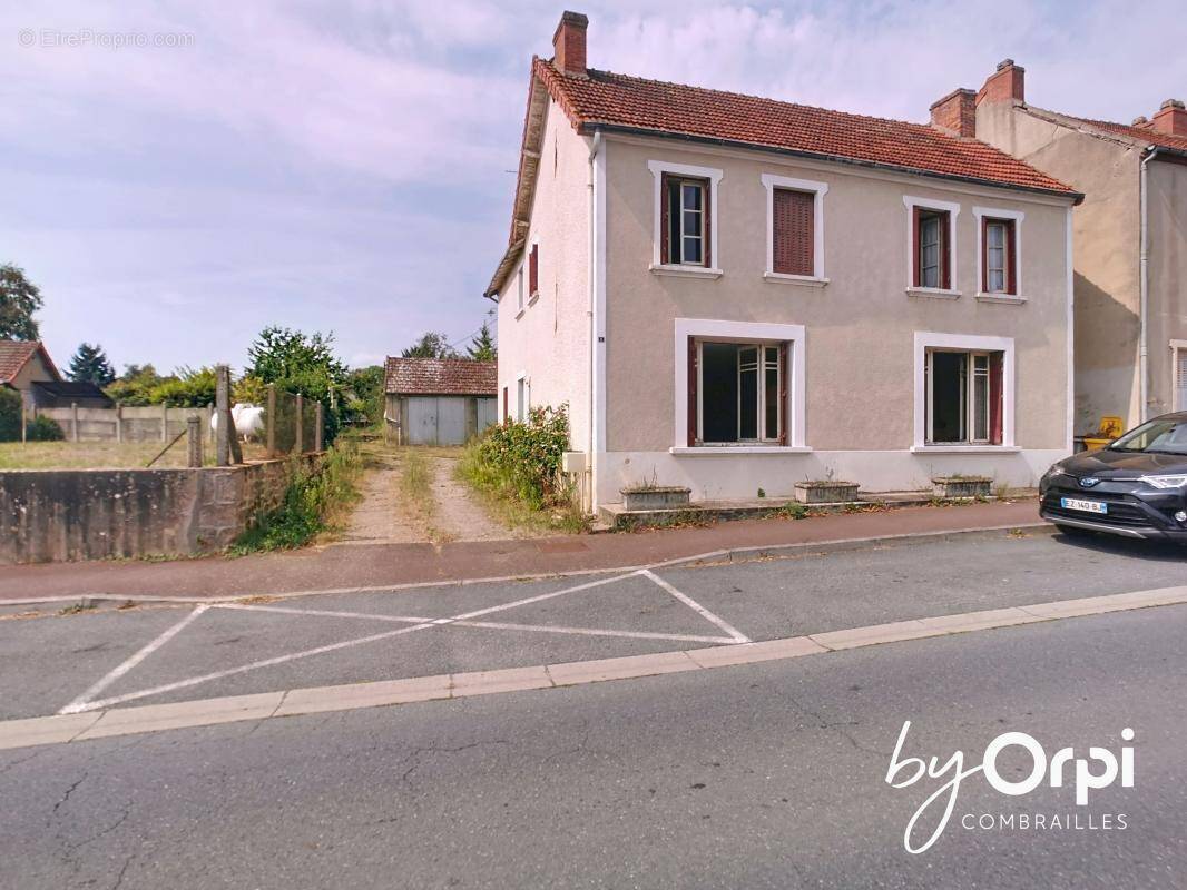 Maison à DURDAT-LAREQUILLE