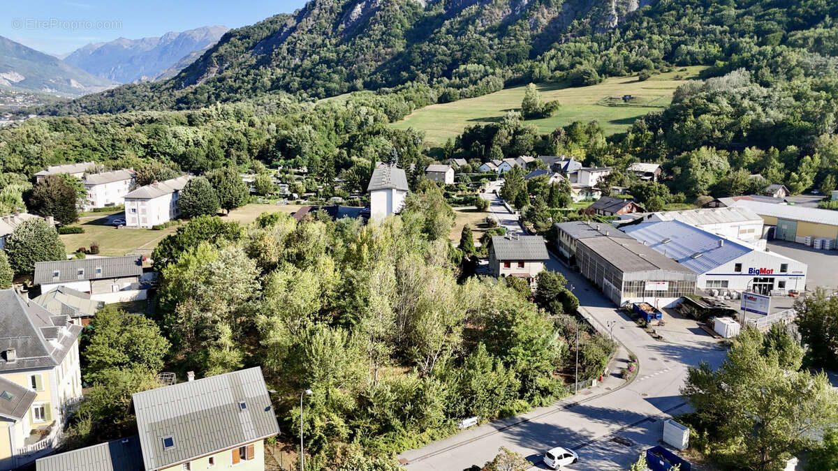 Terrain à SAINT-JEAN-DE-MAURIENNE