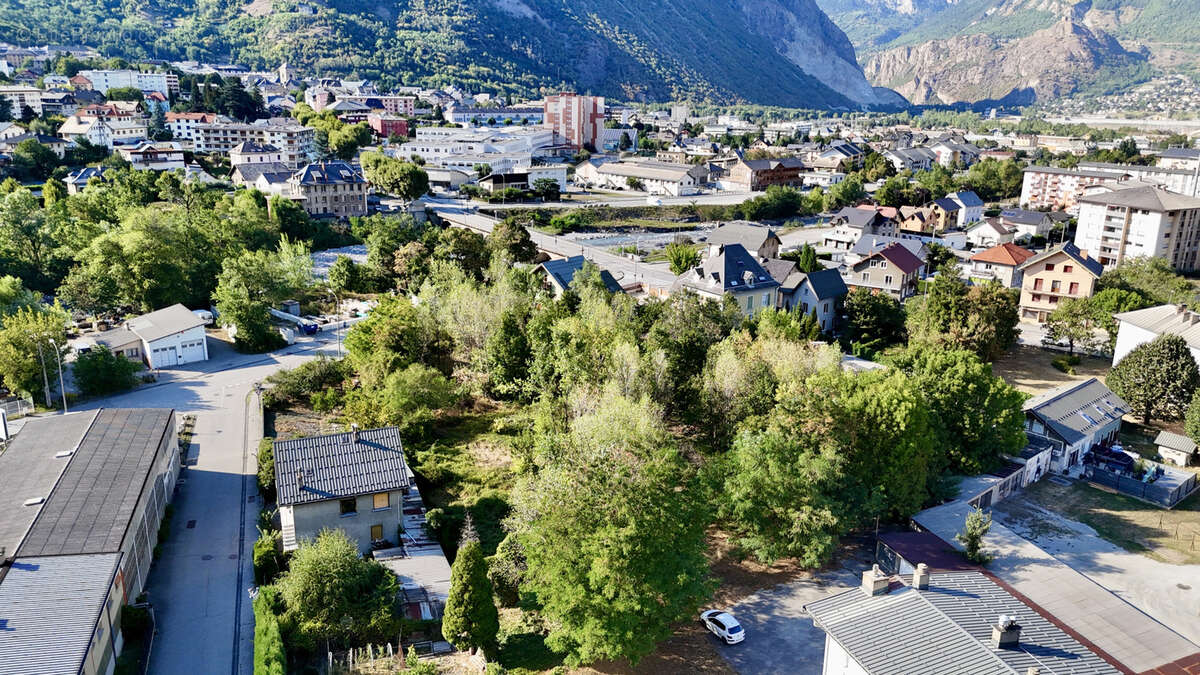 Terrain à SAINT-JEAN-DE-MAURIENNE