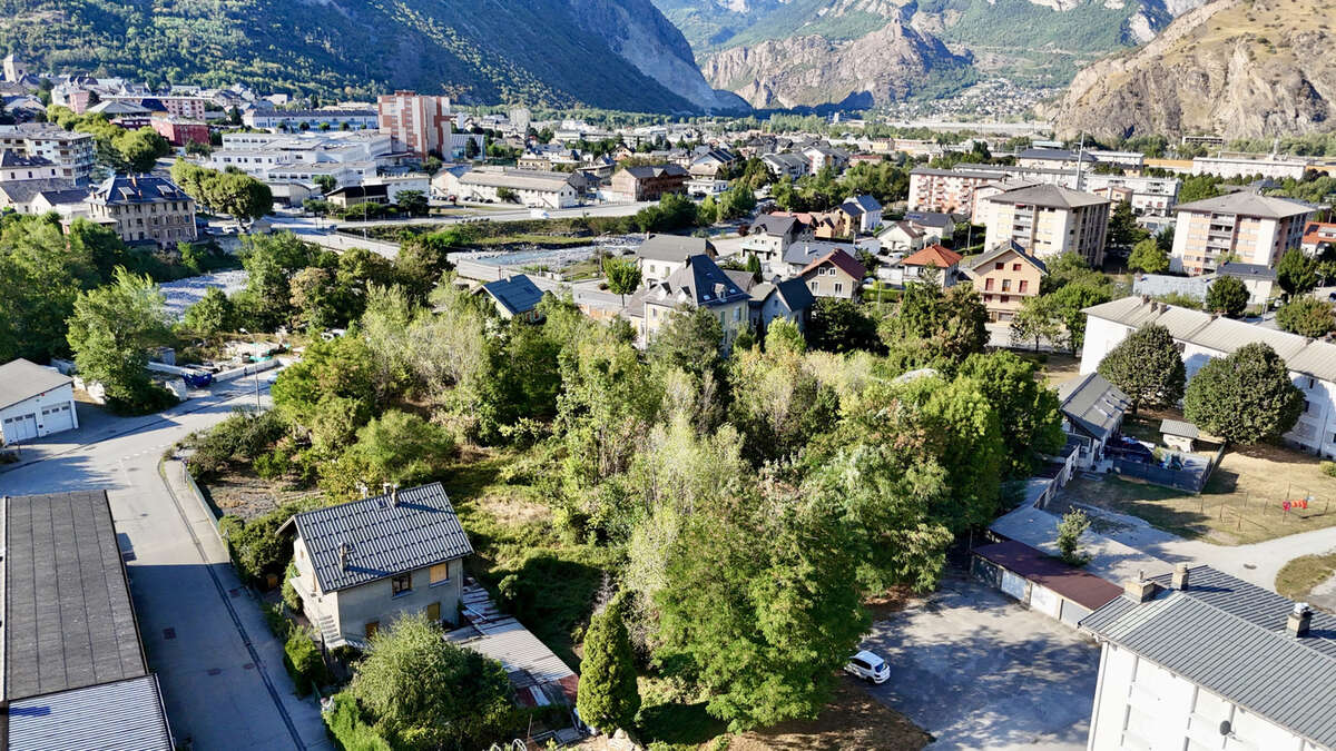 Terrain à SAINT-JEAN-DE-MAURIENNE