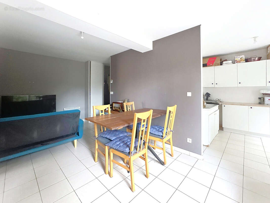 Appartement à LE MESNIL-ESNARD