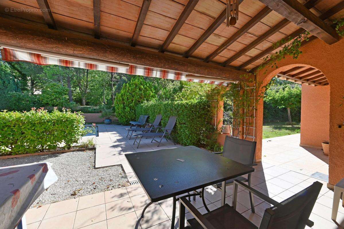 Maison à PERNES-LES-FONTAINES