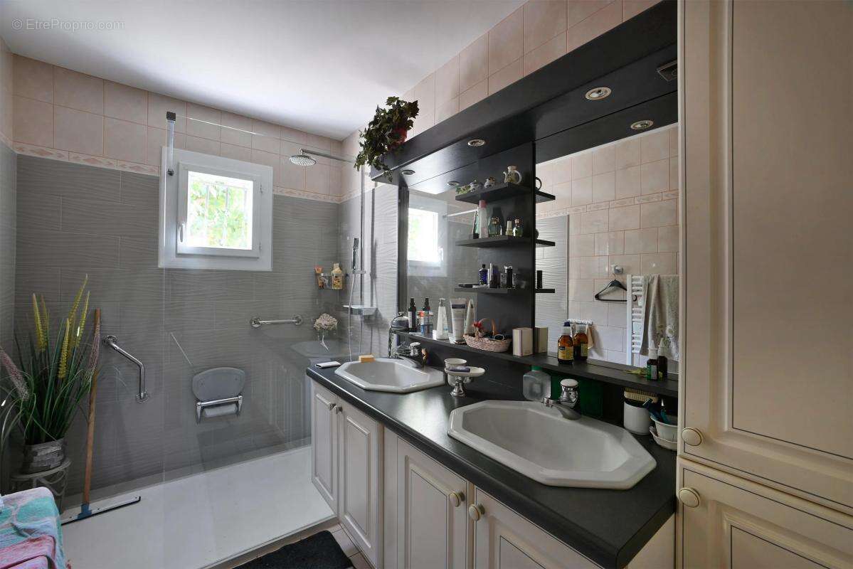 Maison à PERNES-LES-FONTAINES