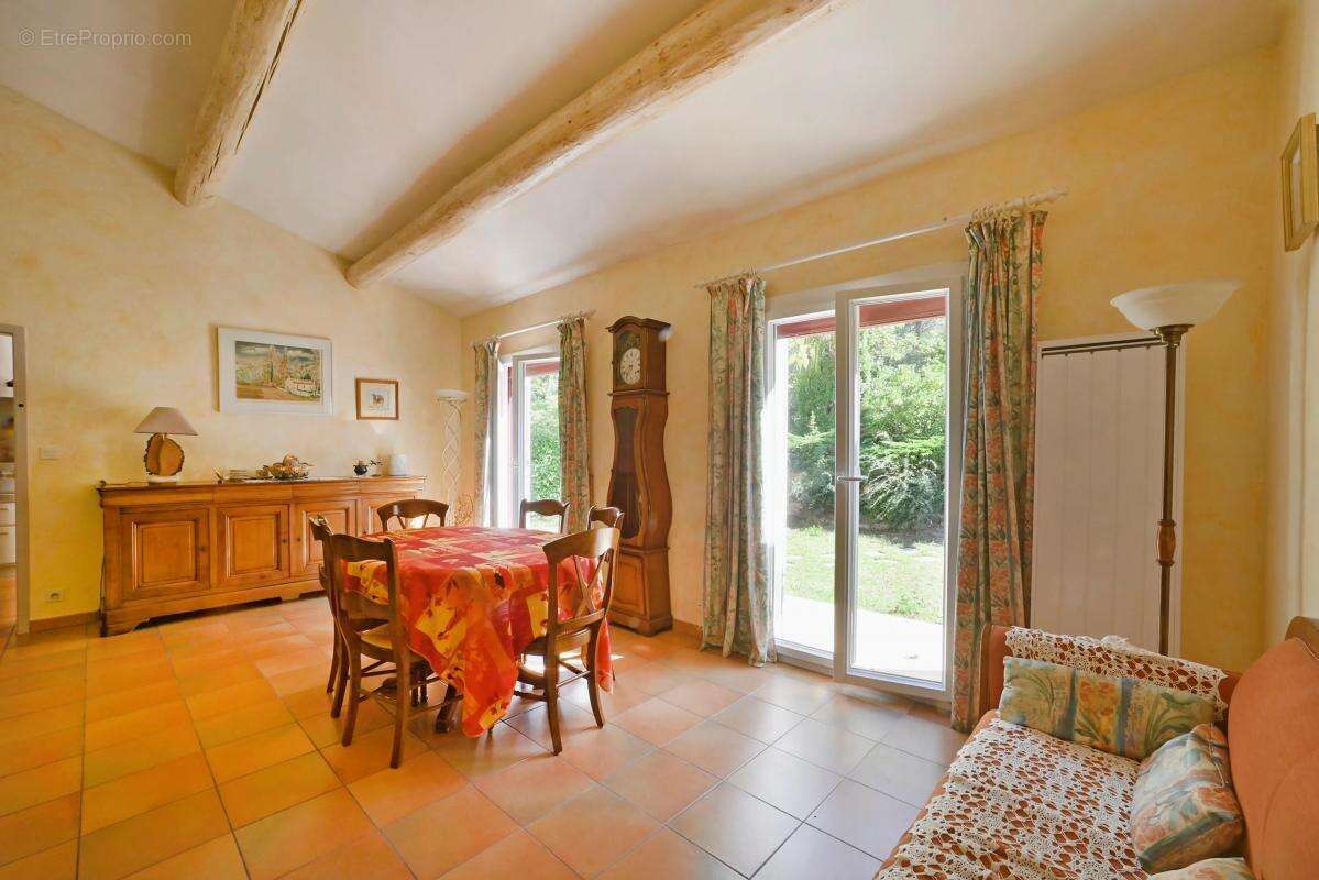 Maison à PERNES-LES-FONTAINES