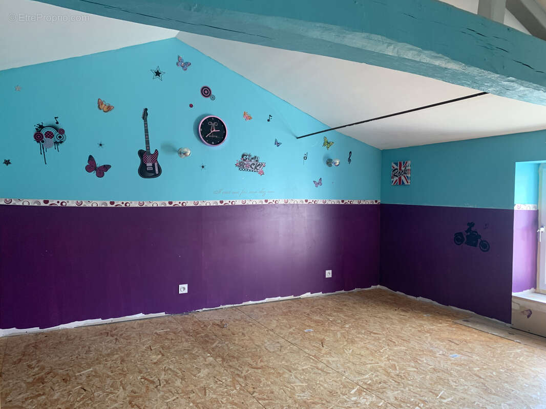 Maison à SAINT-ETIENNE-DU-BOIS