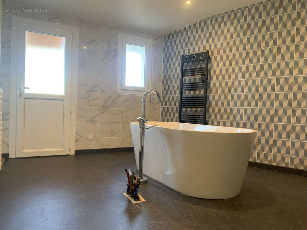 Maison à SAINT-ETIENNE-DU-BOIS