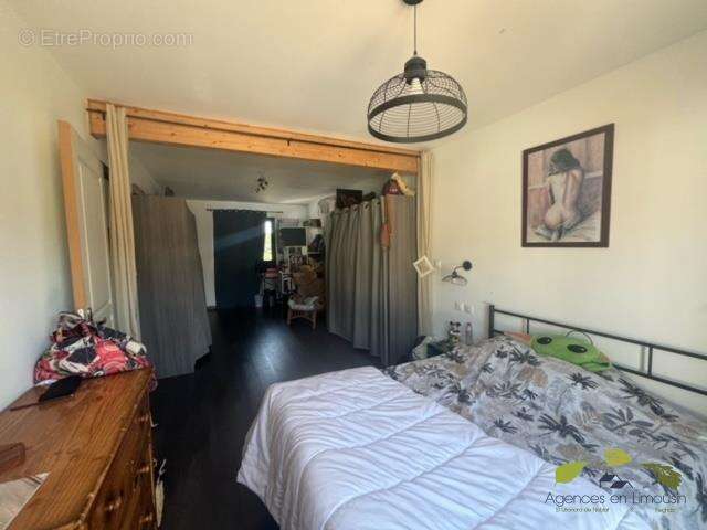 Maison à SAUVIAT-SUR-VIGE