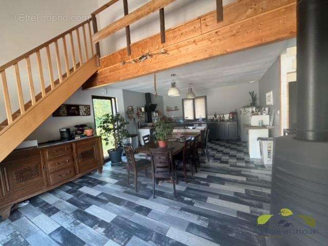 Maison à SAUVIAT-SUR-VIGE