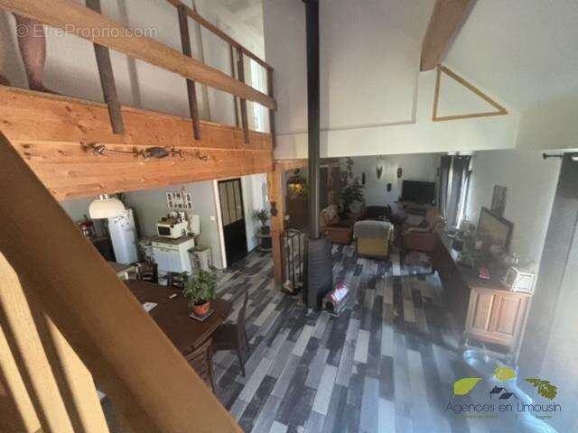 Maison à SAUVIAT-SUR-VIGE