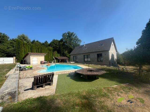 Maison à SAUVIAT-SUR-VIGE