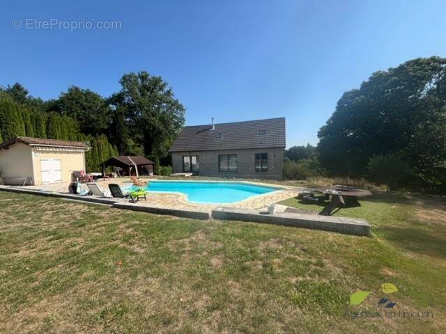 Maison à SAUVIAT-SUR-VIGE