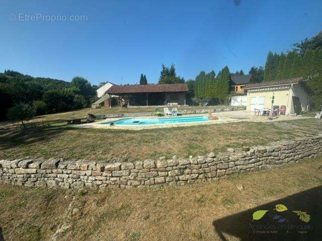 Maison à SAUVIAT-SUR-VIGE