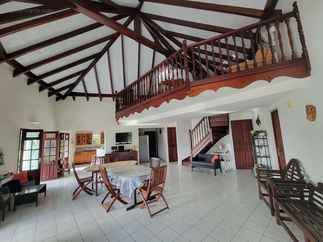 Maison à LES TROIS-ILETS