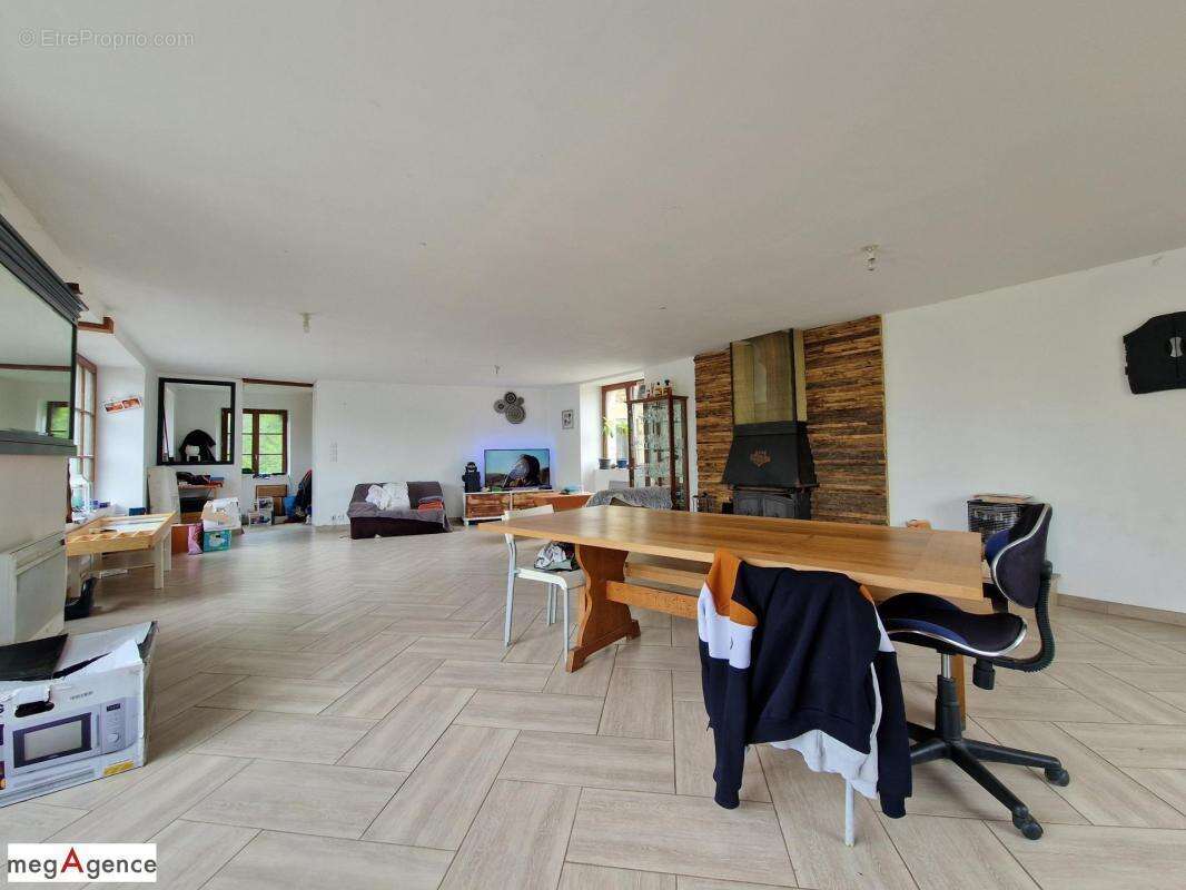 Maison à JUGON-LES-LACS