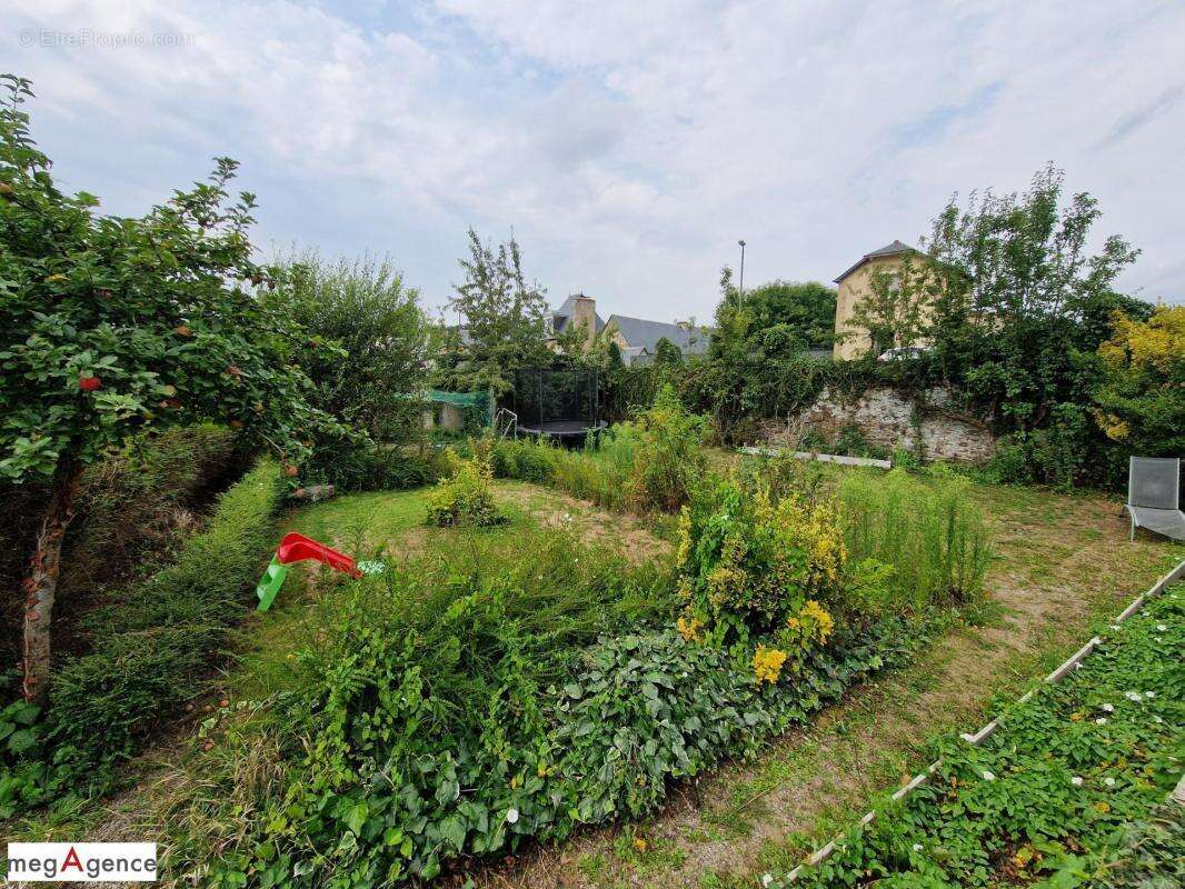 Maison à JUGON-LES-LACS