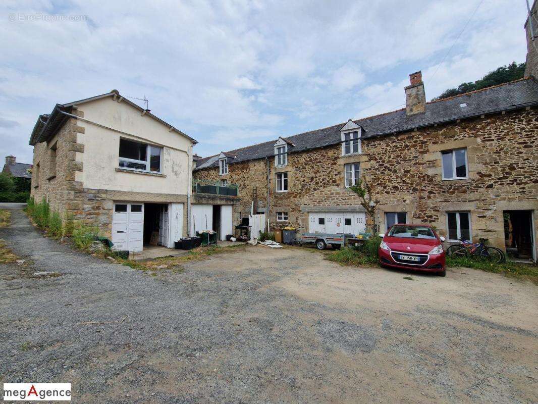 Maison à JUGON-LES-LACS