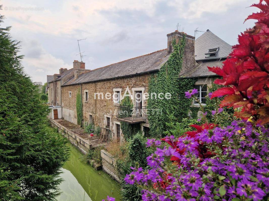 Maison à JUGON-LES-LACS