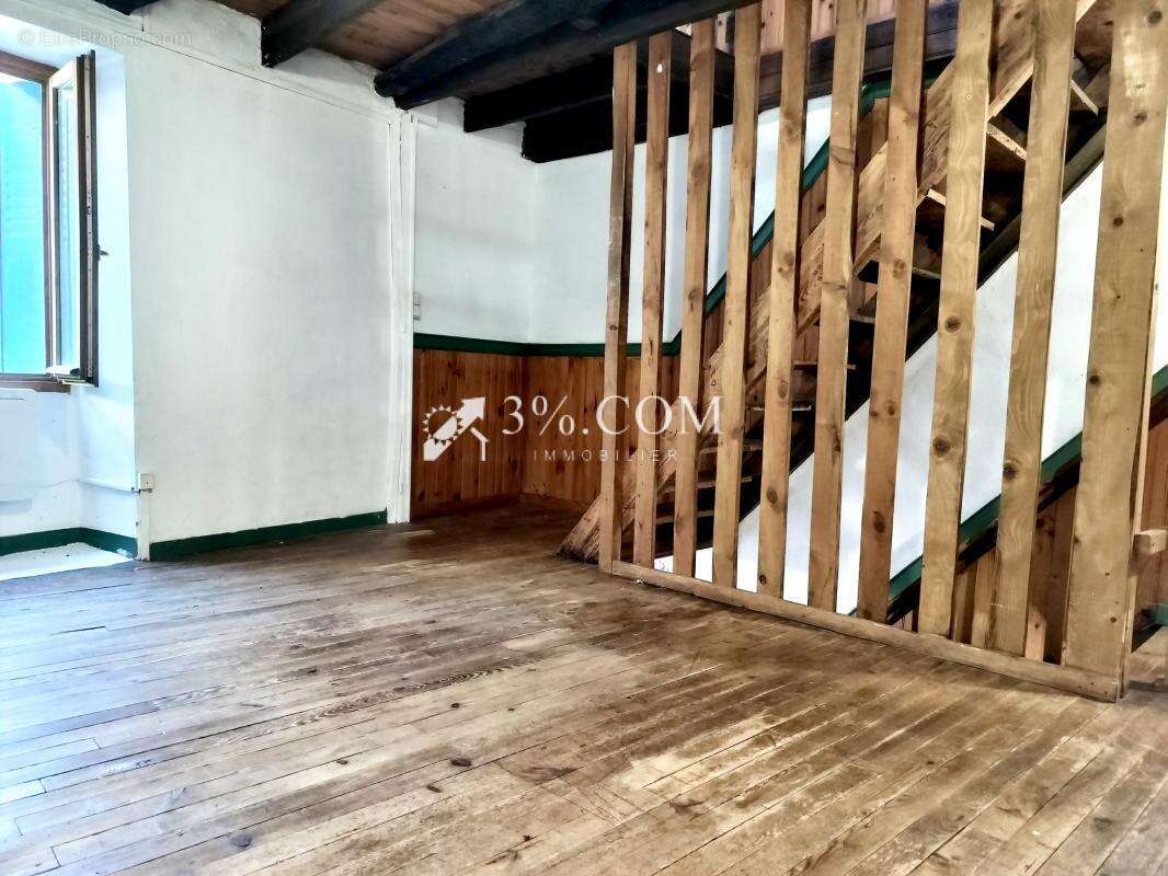 Maison à COLOMBIER-LE-JEUNE