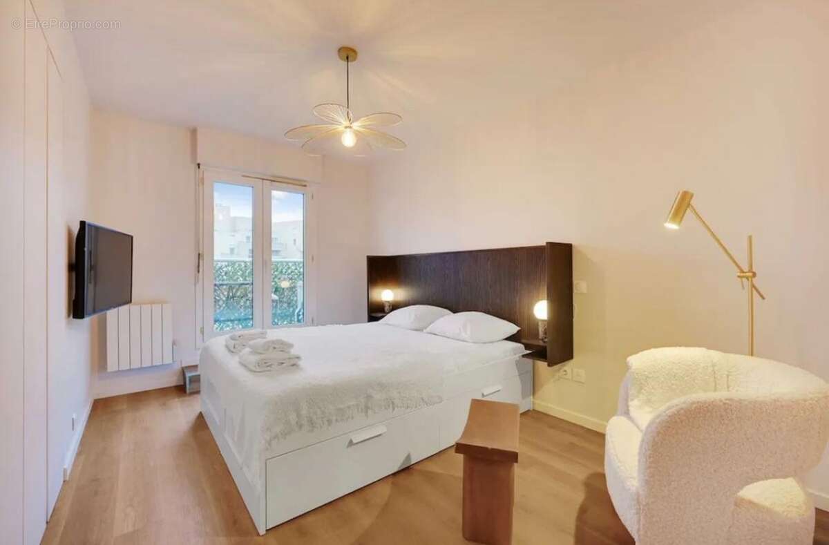 Appartement à CHARENTON-LE-PONT