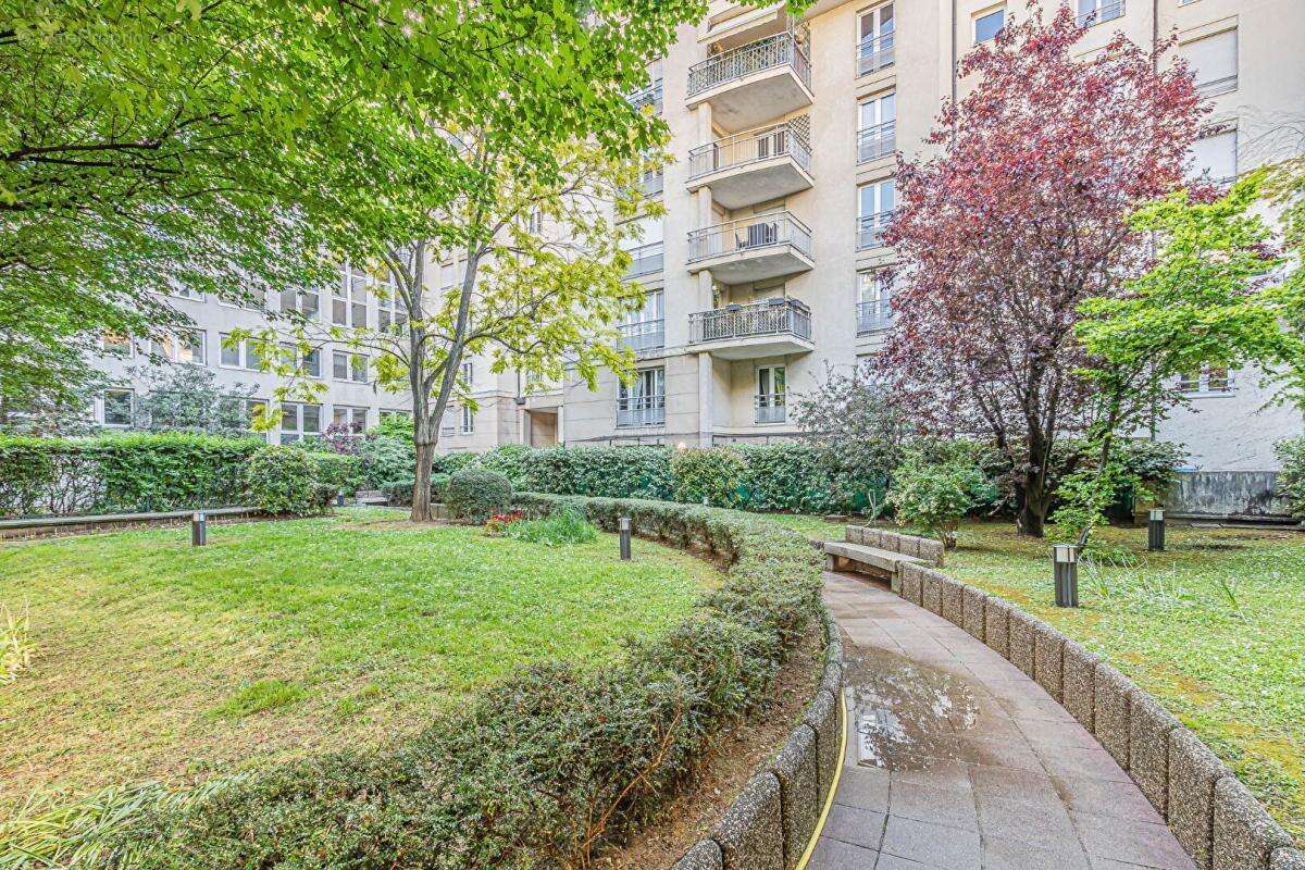 Appartement à CHARENTON-LE-PONT