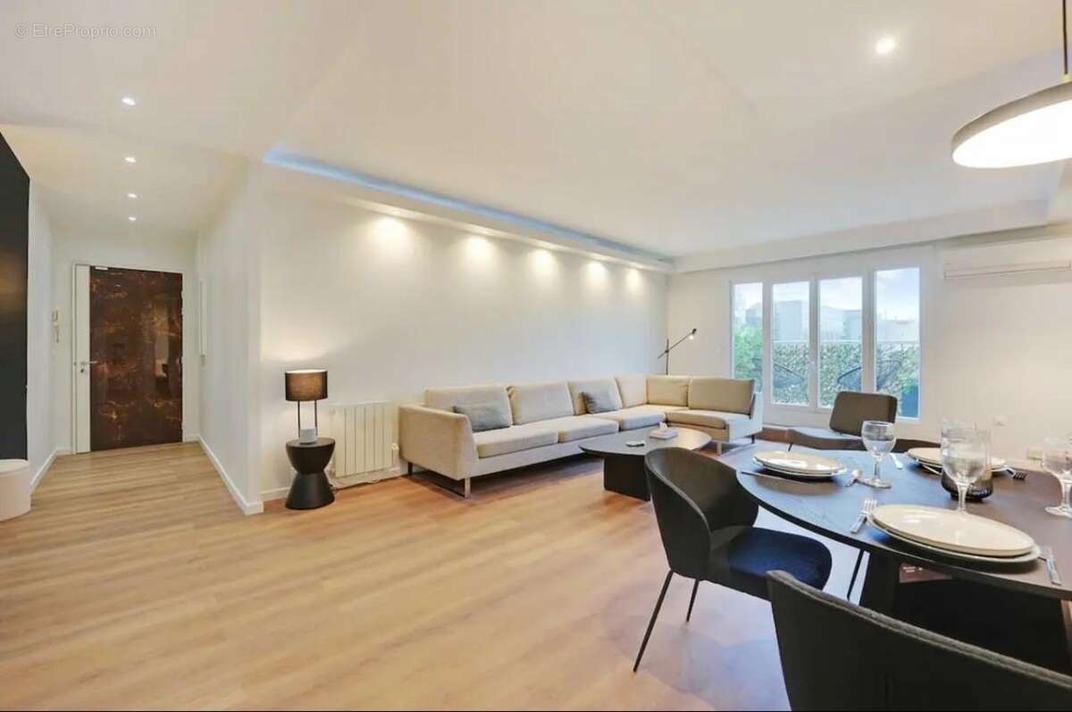 Appartement à CHARENTON-LE-PONT