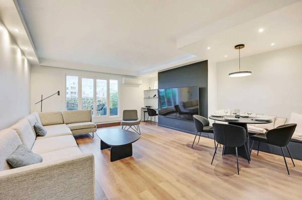 Appartement à CHARENTON-LE-PONT