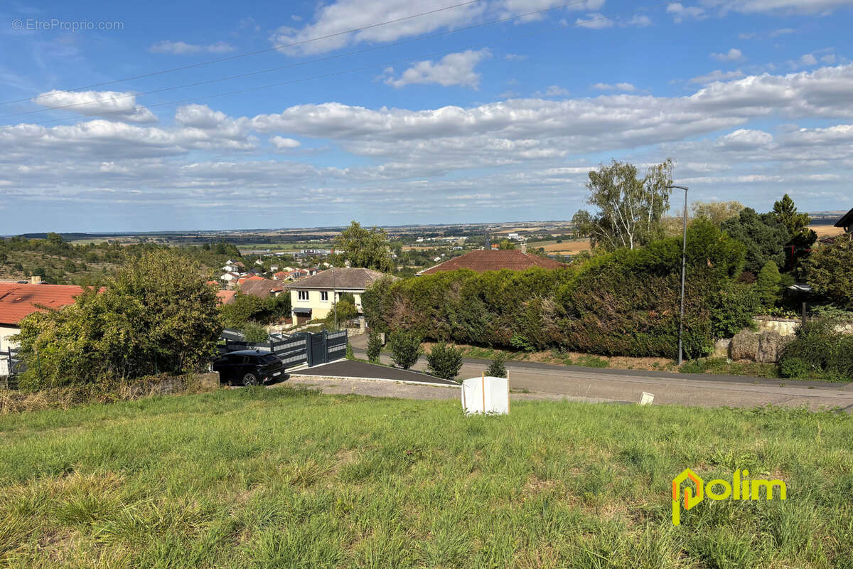 Terrain à LESMENILS
