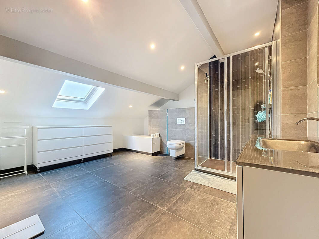 Appartement à SAINT-GENIS-POUILLY