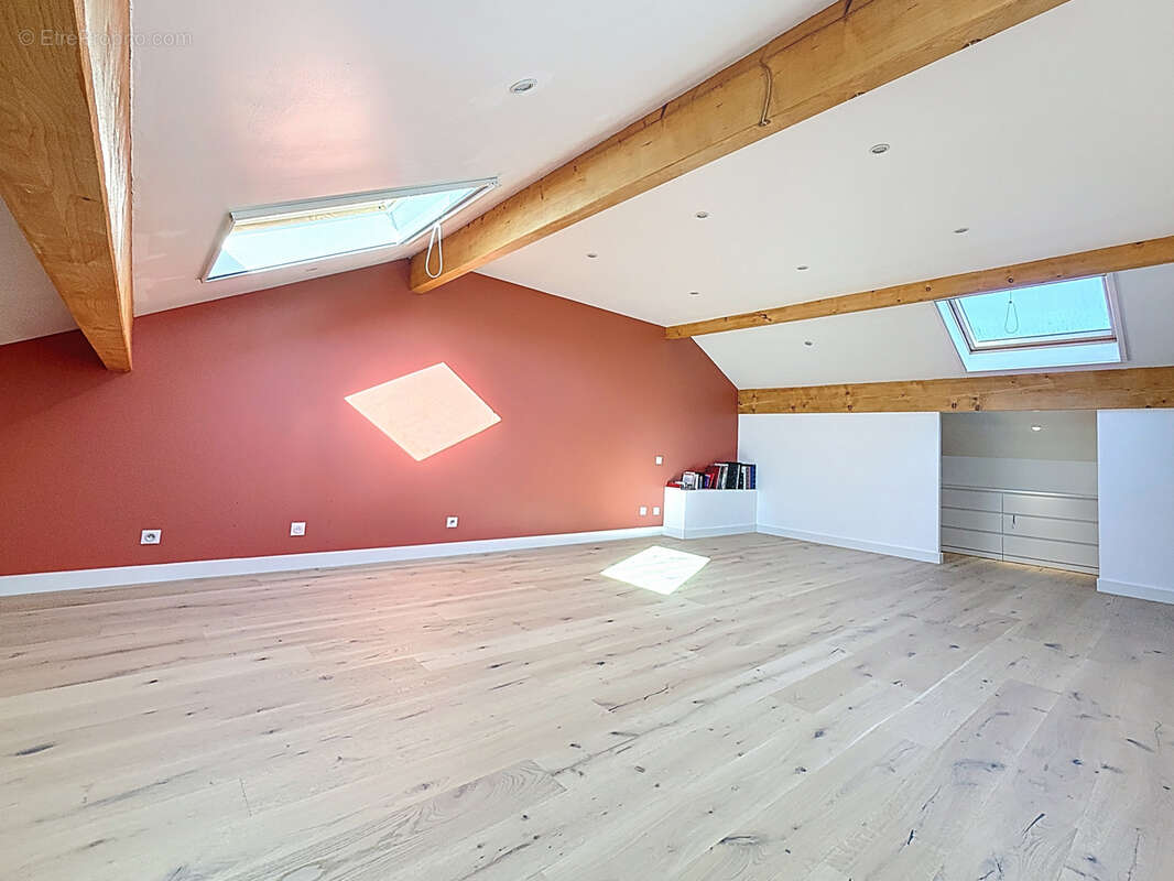 Appartement à SAINT-GENIS-POUILLY