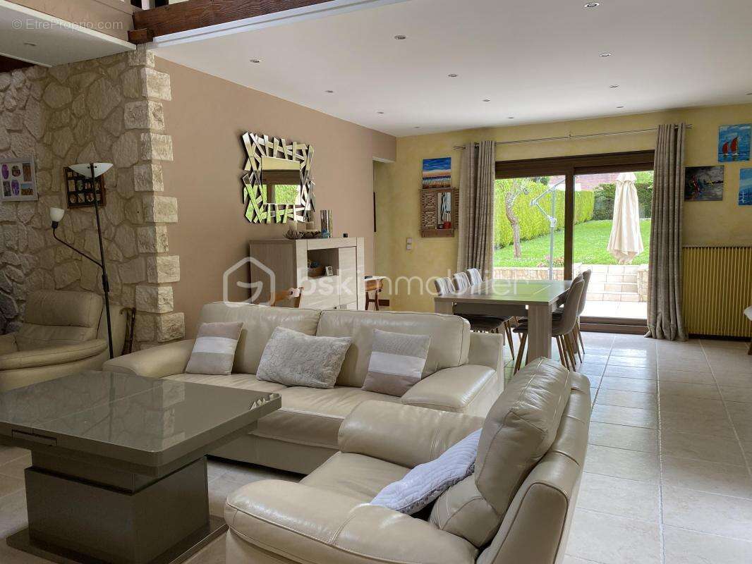 Maison à SAINTRY-SUR-SEINE