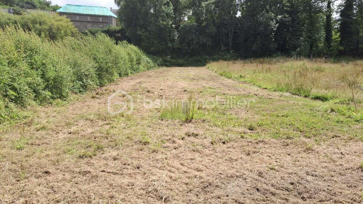 Terrain à LE JUCH