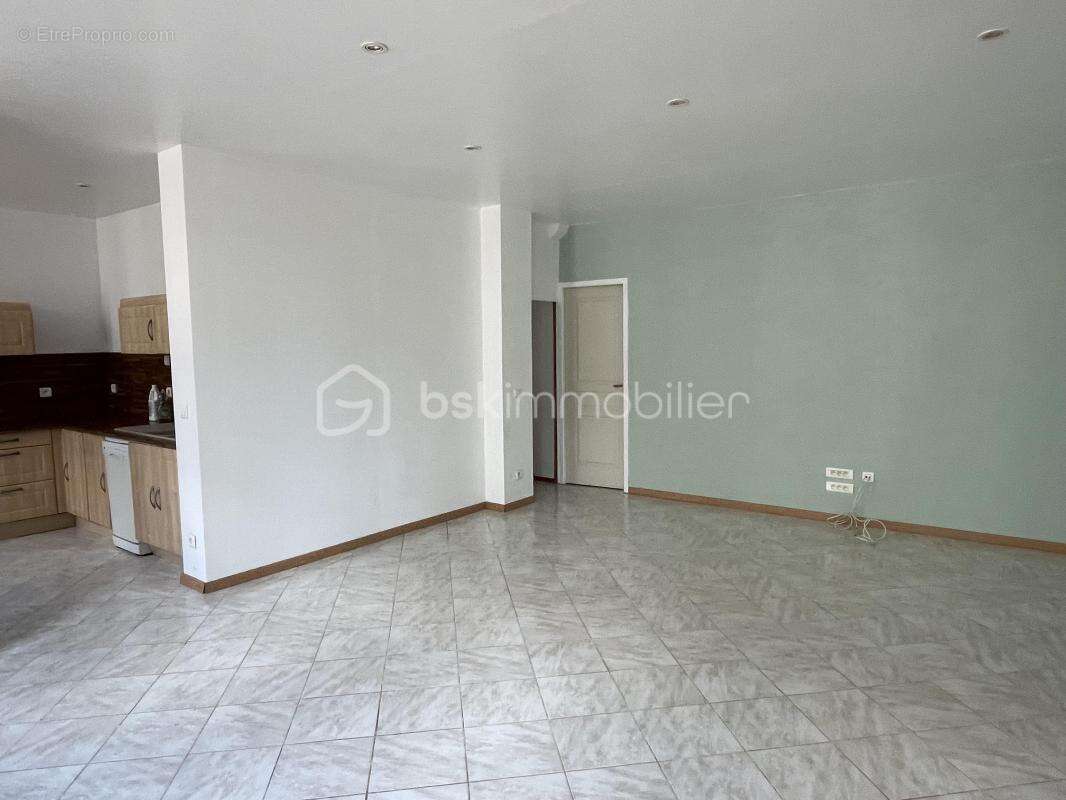 Maison à LIGNY-LE-CHATEL