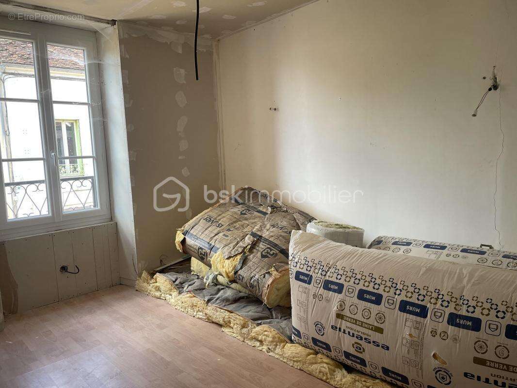 Maison à LIGNY-LE-CHATEL