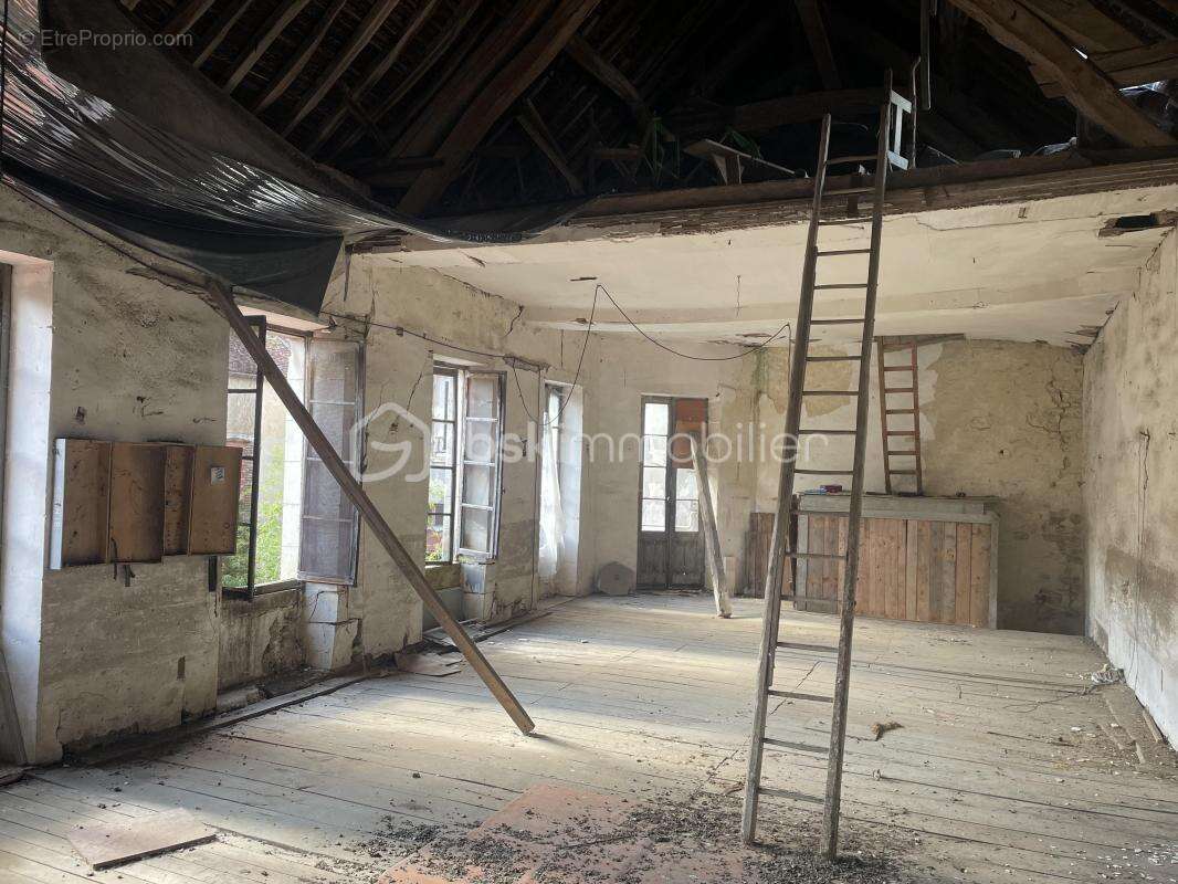 Maison à LIGNY-LE-CHATEL