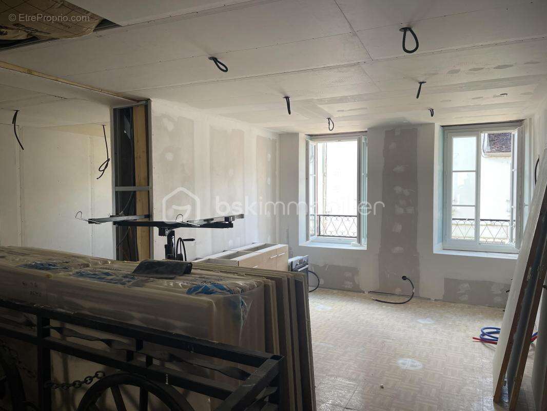 Maison à LIGNY-LE-CHATEL