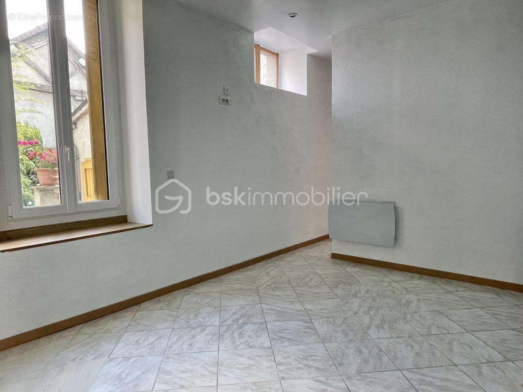 Maison à LIGNY-LE-CHATEL