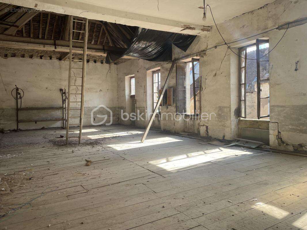 Maison à LIGNY-LE-CHATEL