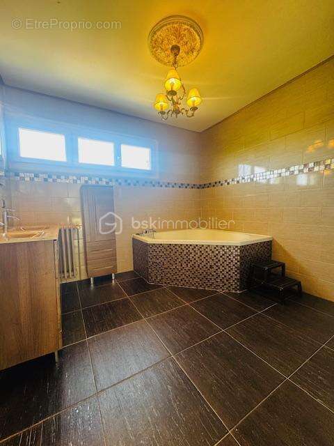 Maison à BONNEUIL-MATOURS