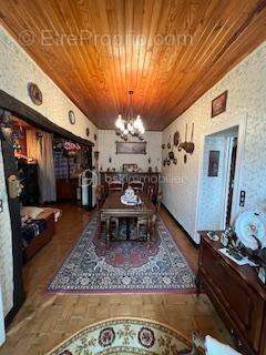 Maison à LES ORMES-SUR-VOULZIE