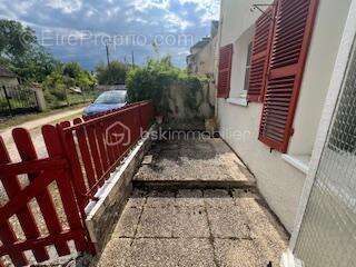 Maison à LES ORMES-SUR-VOULZIE