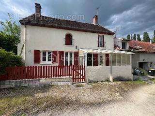 Maison à LES ORMES-SUR-VOULZIE