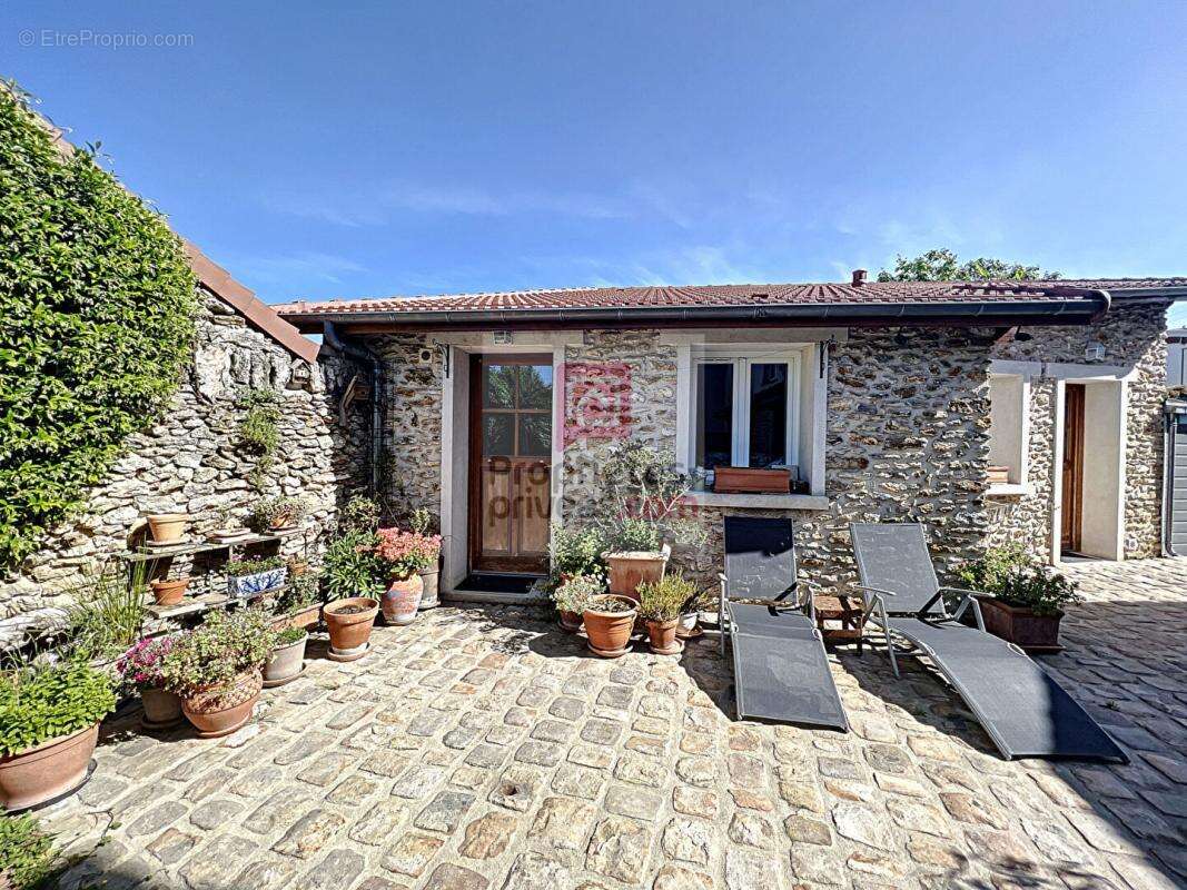 Maison à LE PERRAY-EN-YVELINES