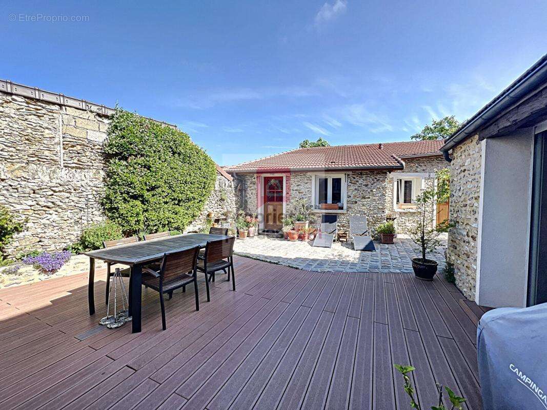 Maison à LE PERRAY-EN-YVELINES