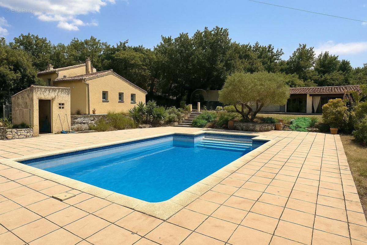 Maison à MALATAVERNE