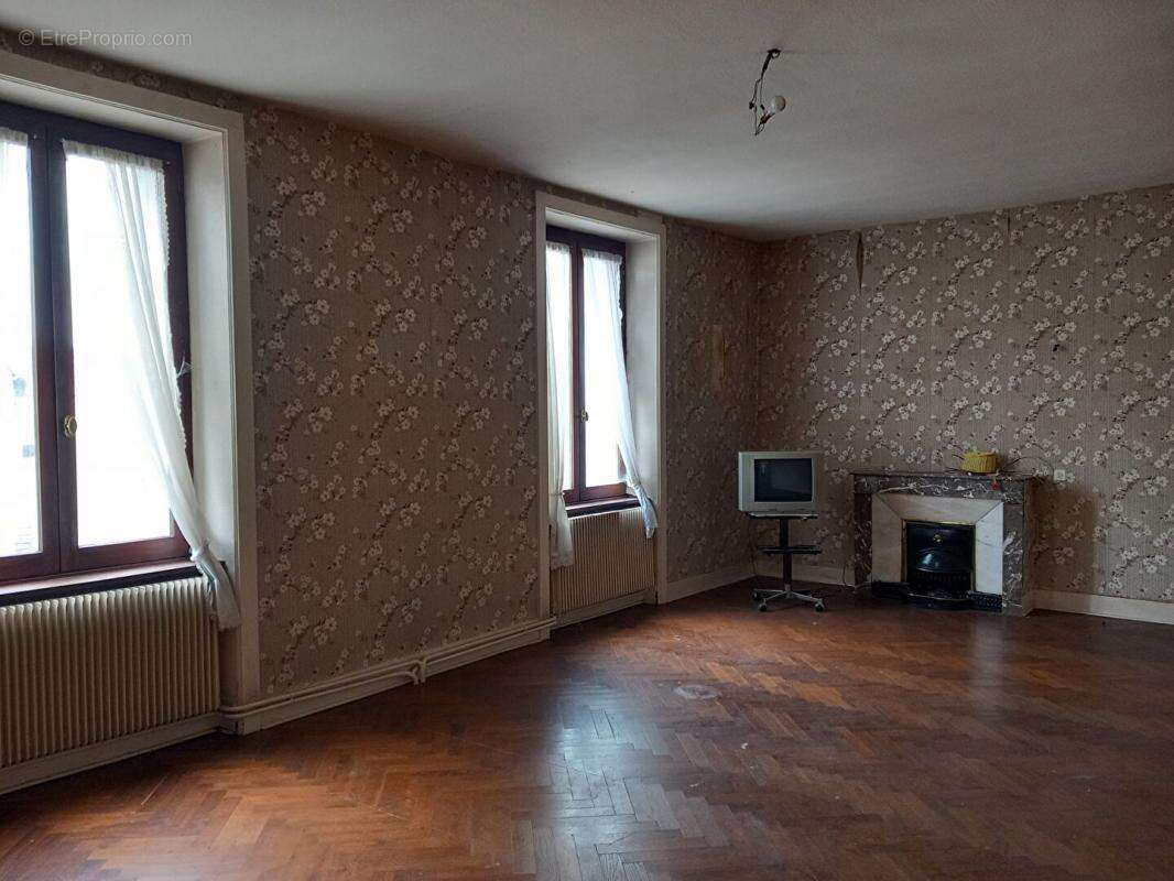 Appartement à DUNIERES