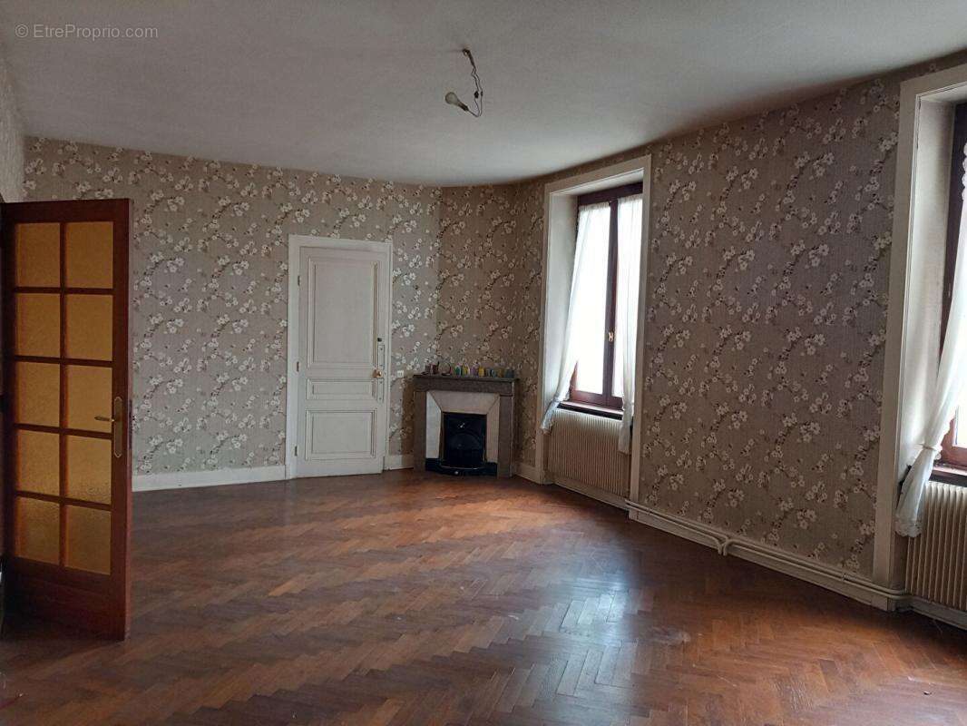 Appartement à DUNIERES