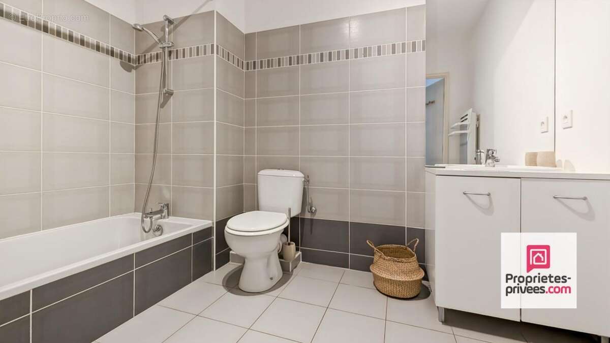 Appartement à ROQUEBRUNE-SUR-ARGENS